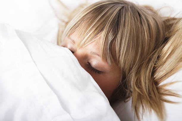 حلمت اني اتكلم ولا أحد يسمعني في المنام