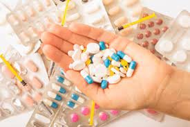 تفسير حلم إعطاء دواء لشخص في المنام