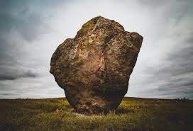 تفسير حلم تسلق صخرة كبيرة في المنام