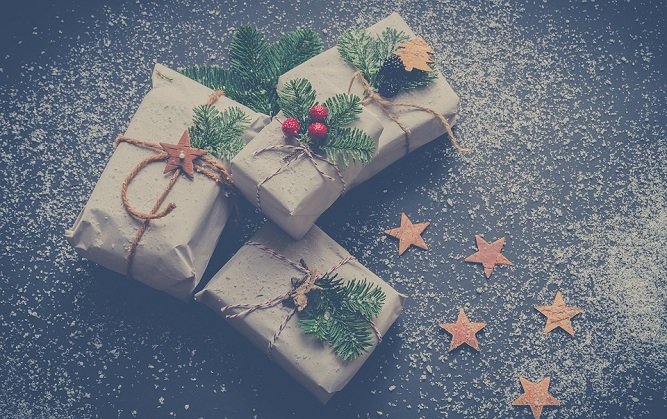 تفسير حلم خالي يعطيني هدية في المنام