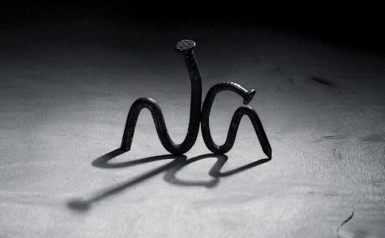 تفسير حلم دخول مسمار في القدم في المنام