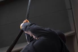 تفسير حلم رؤية تسلق حبل في المنام