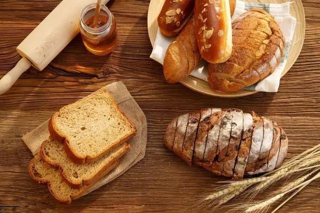 تفسير حلم شراء الخبز الساخن في المنام