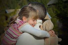 تفسير حلم رؤية فتاة جميلة تعانقني في المنام