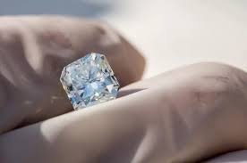 تفسير حلم لقيت صندوق الماس في المنام