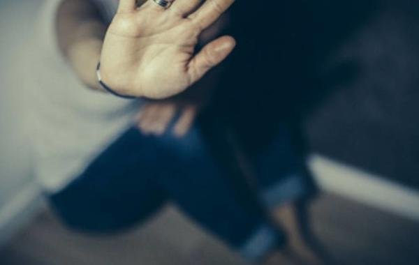 تفسير حلم رؤية امرأة غنية تضربني في المنام