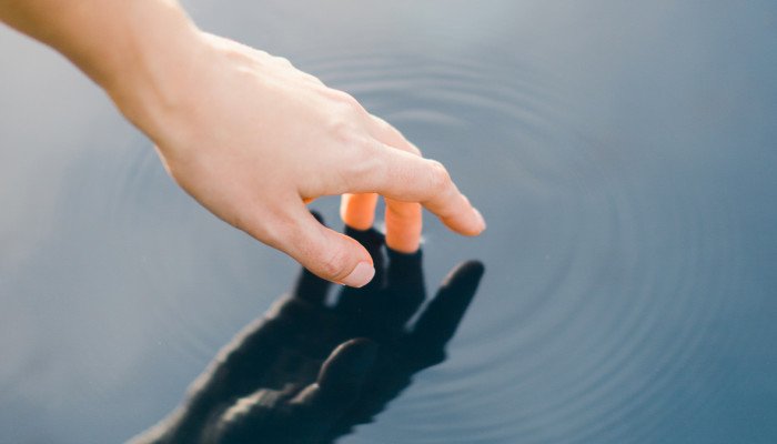 تفسير رؤية الميت حزين ويبكي في المنام