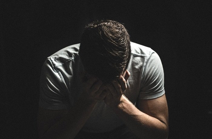 حلمت أن زوجي يبكي دم في المنام